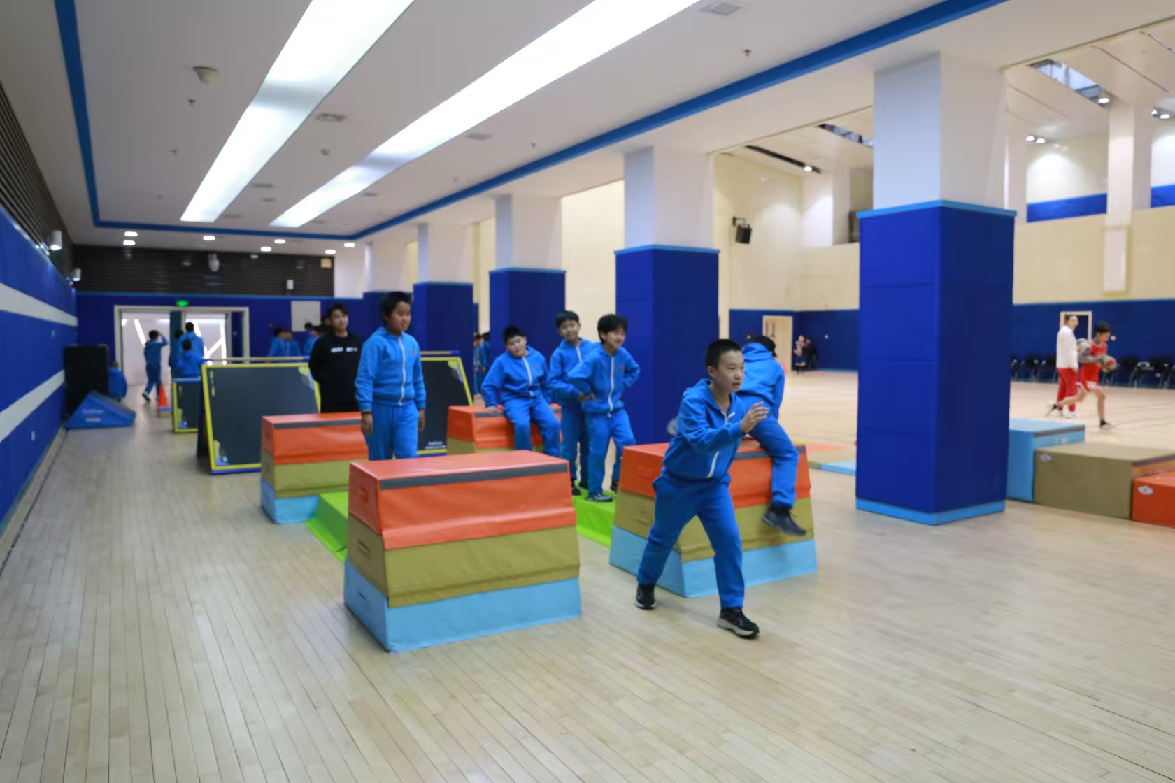 中国·3003体育跑酷器材进京“炫秀”